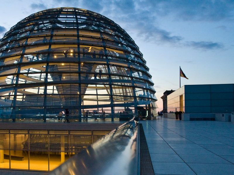 Zur Aussichtsplattform des Reichstags