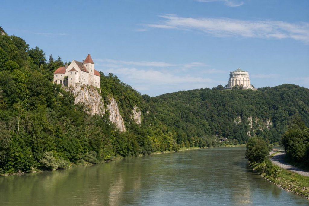 Von Ingolstadt ins Altmühltal: Burg Prunn und die Befreiungshalle Kelheim entdecken